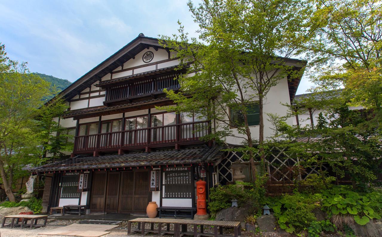 Honke Bankyu Hotel Nikko Exterior photo